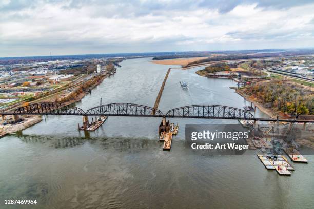 trestle over the mississippi - truss bridge stock pictures, royalty-free photos & images