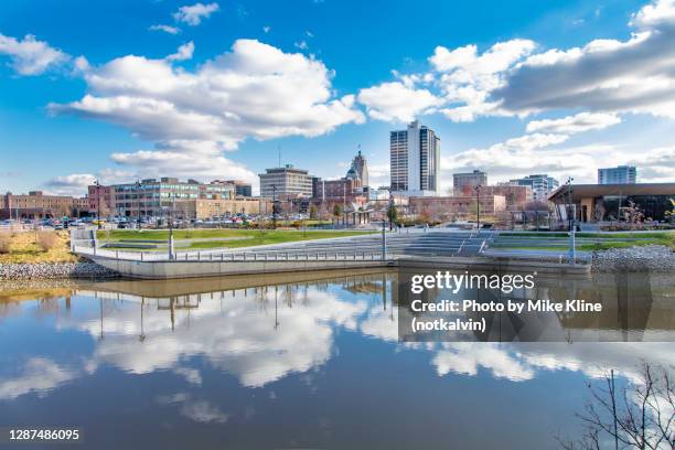 fort wayne indiana's skyline - fort wayne indiana stock-fotos und bilder