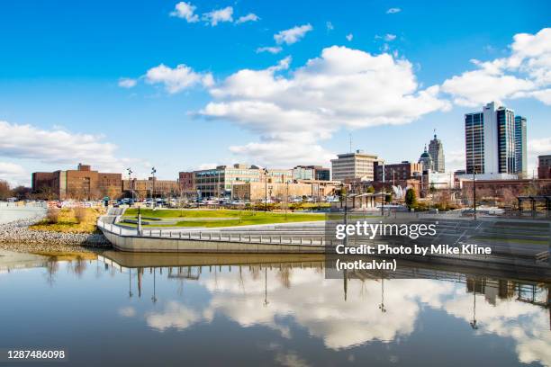fort wayne indiana and promenade park - fort wayne indiana skyline stock pictures, royalty-free photos & images