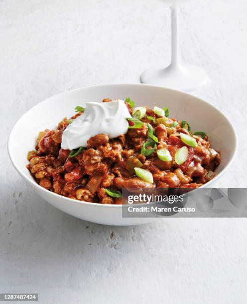 bowl of gluten free chili with cream on top - ground beef stock pictures, royalty-free photos & images