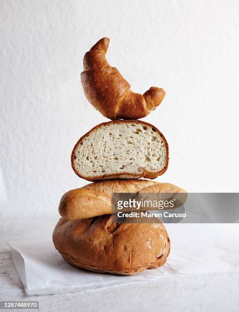 stack of gluten free bread - bread stock-fotos und bilder