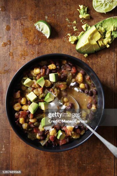 southwestern green chili soup - eintopf von oben stock-fotos und bilder