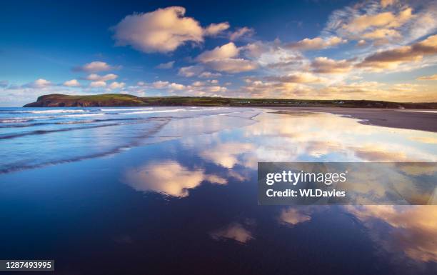 costa del galles - newport wales foto e immagini stock