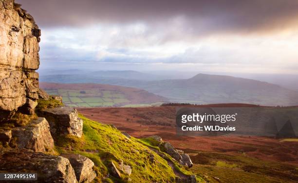 ウェールズの田舎の風景 - powys ストックフォトと画像