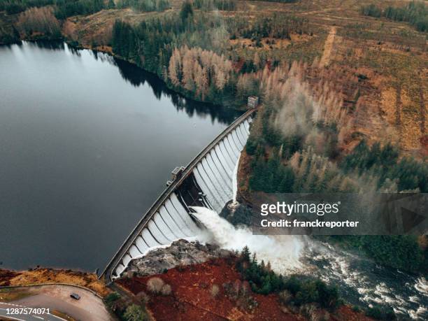 スコットランドのダム - ダム ストックフォトと画像