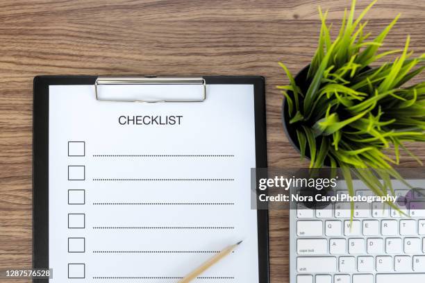 checklist text on clipboard - checklist stock-fotos und bilder