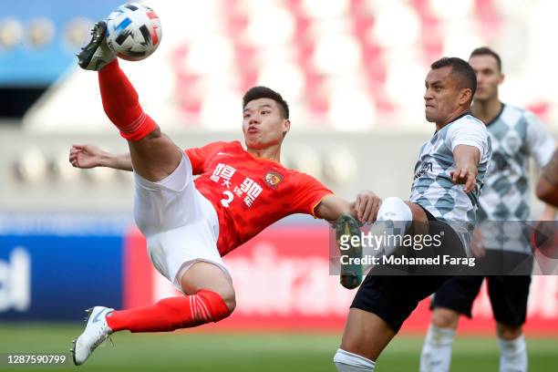 Dyanfres Douglas of Vissel Kobe and Mei Fang of Guangzhou Evergrande compete for the ball during the AFC Champions League Group G match between...