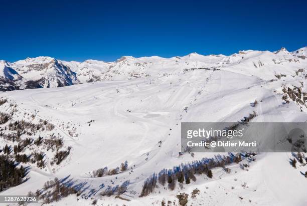 aerial view of the crans-montana ski resort in canton valais, switzerland - crans montana - fotografias e filmes do acervo