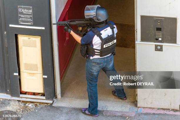 Après qu'un homme ait menacé des passants avec une arme à feu, un appartement situé à quelques mètres où a eu lieu l'attentat de la "Brioche Dorée"...