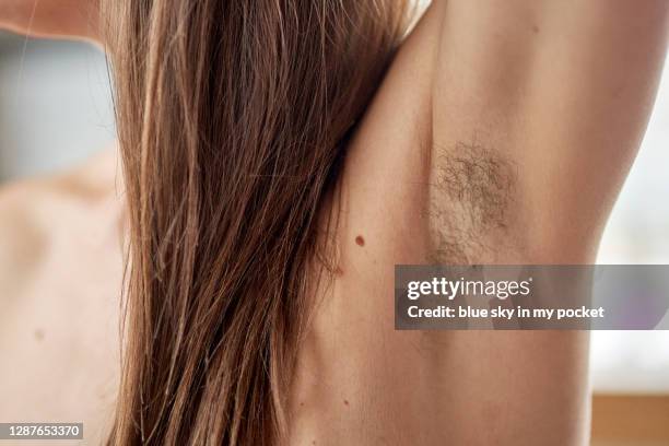 natural feminine body hair - achselhaar stock-fotos und bilder