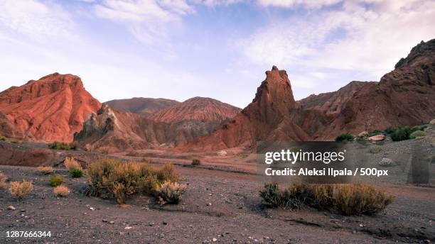 scenic view of rocky mountains against sky,atacama desert,antofagasta,chile - antofagasta fotografías e imágenes de stock