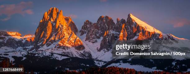 scenic view of snowcapped mountains against sky during sunset,seggiovia sole chairlift,italy - seggiovia stockfoto's en -beelden