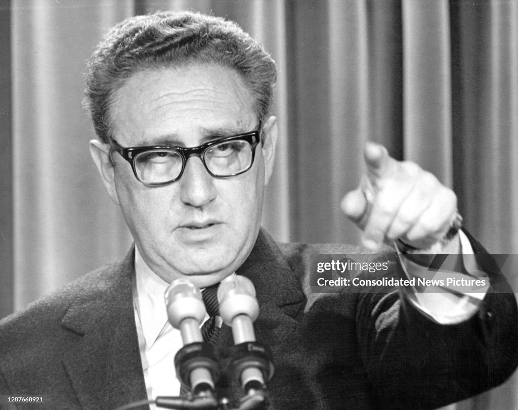 Kissinger Gives Press Conference