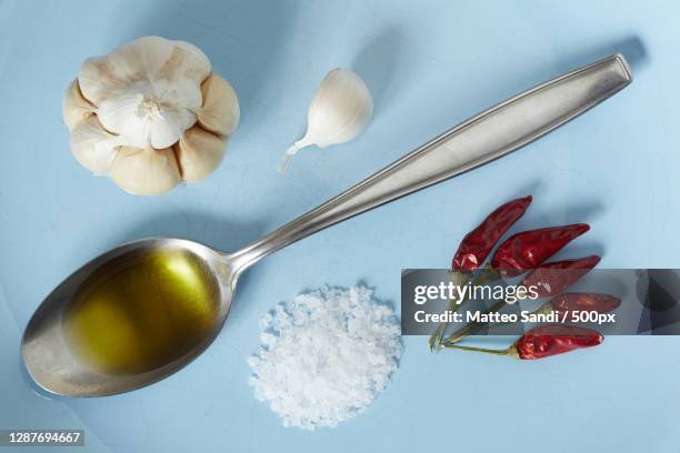 directly above shot of ingredients on table - verdura cibo fotografías e imágenes de stock