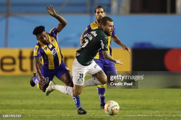 Lucas Lima of Palmeiras fights for the ball with Jonathan Gonzalez of Delfin during a round of sixteen first leg match between Delfin and Palmeiras...