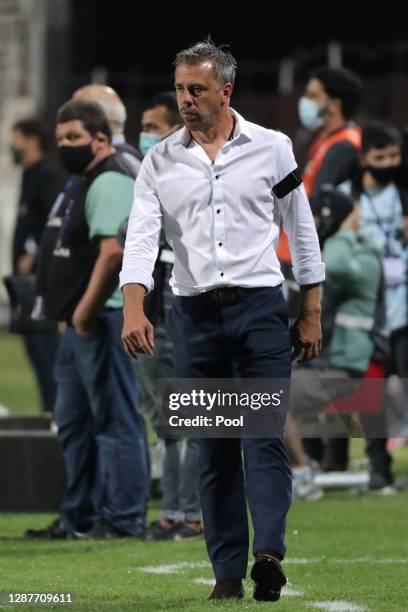 Lucas Pusineri head coach of Independiente wearing a black armband in honor of Argentina football star Diego Maradona during a round of sixteen first...