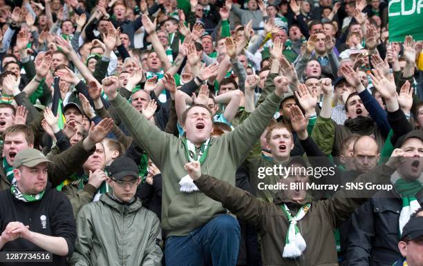 V CELTIC.RUGBY PARK - KILMARNOCK.Celtic fans celebrate winning the title