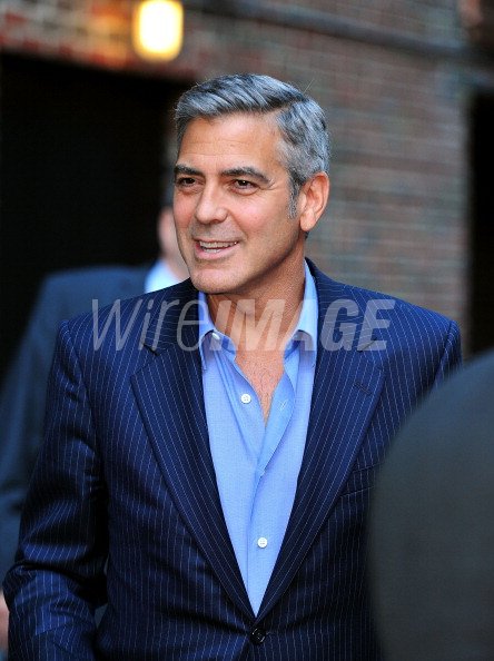 George Clooney leaves the Late...