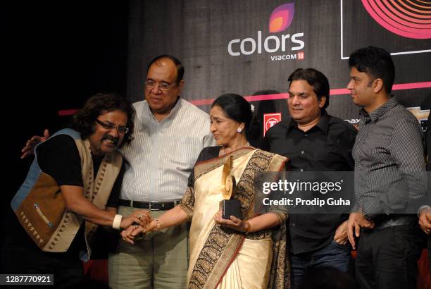 Hariharan,Guest, Asha Bhosle,Lalit Pandit and Bhusan Kumar attend the Global Indian Music Awards 2010 announcement on November 02, 2010 in Mumbai,...
