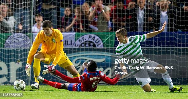 V CELTIC.OLYMPIA - HELSINGBORG.Keeper Fraser Forster and defender Adam Matthews combine to squeeze out advancing Helsingborgs star May Mahlangu