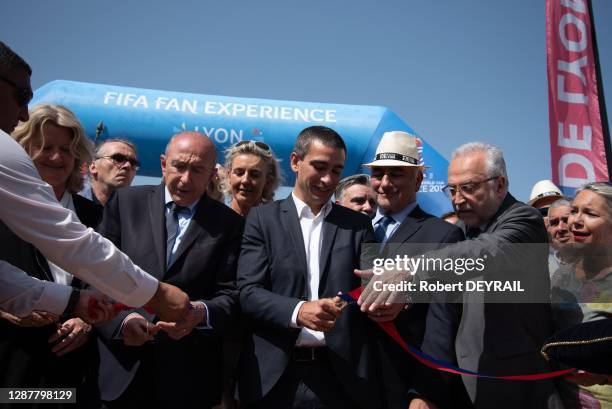 Gérard Collomb, maire de Lyon, Brigitte Henriques, vice-présidente de la Fédération Française de Football et du LOC (Comité Local d'Organisation, de...