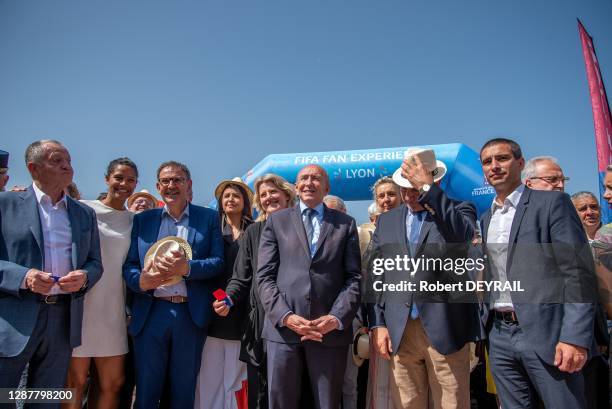 Jean-Michel Aulas, président du club de football de l'Olympique Lyonnais , Brigitte Henriques, vice-présidente de la Fédération Française de Football...