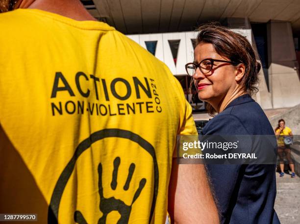 L'appel des organisations Attack, Action Cop 21, Alternatiba, et soutenues par par Cécile Duflot, directrice générale d'Oxam France, plusieurs...