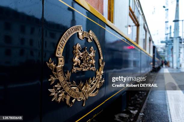 Logo de la Compagnie internationale des wagons-lits sur une voiture du train de luxe "L'Orient Express" en gare de Lyon-Perrache lors des journées du...