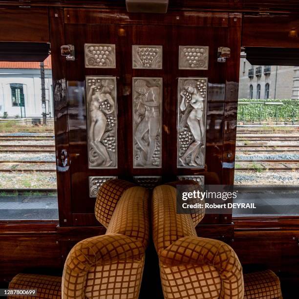 Salon "Pullman" décoré, de style Art Déco dans une voiture du train de luxe "L'Orient Express" en gare de Lyon-Perrache lors des journées du...