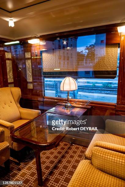 Salon "Pullman" décoré, de style Art Déco dans une voiture du train de luxe "L'Orient Express" en gare de Lyon-Perrache lors des journées du...