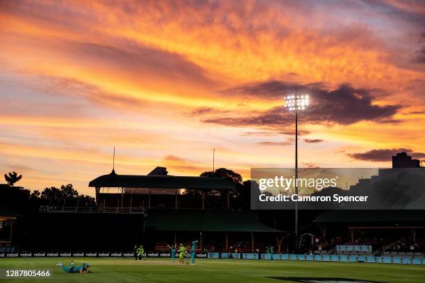 Georgia Voll of the Heat fields off a delivery by Nadine de Klerk of the Heat during the Women's Big Bash League WBBL Semi Final match between the...