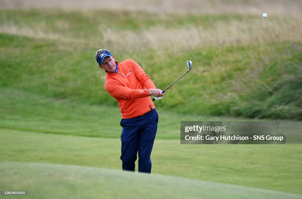 10/07/14 ABERDEEN ASSET MANAGEMENT SCOTTISH OPEN.ROYAL ABERDEEN GOLF CLUB.England's Luke Donald plays a lob wedge onto the green
