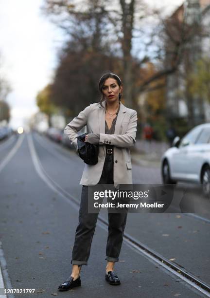 Masha Sedgwick wearing Louis Vuitton Multi Pochette bag, Envelope News  Photo - Getty Images