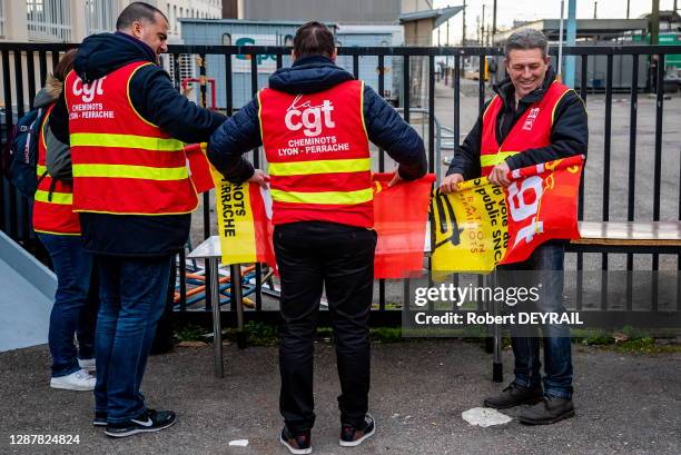 Piquet de grève des cheminots en gare de Lyon-Perrache lors de la manifestation rassemblant 17000 manifestants selon la police et 45000 selon les...