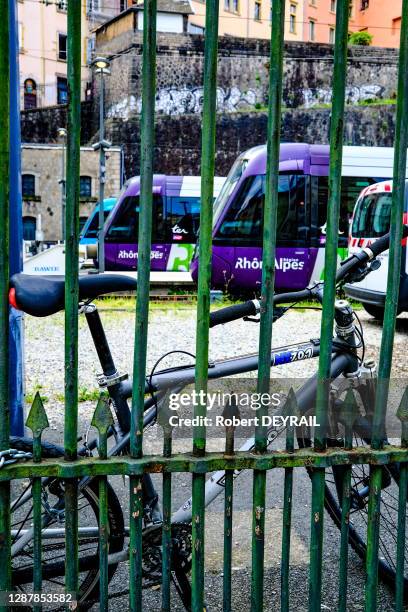 Trains express régionaux arrêtés en gare lors du 38ème jour de confinement suite à la pandémie de coronavirus Covid-19 le 23 avril 2020 à Lyon,...