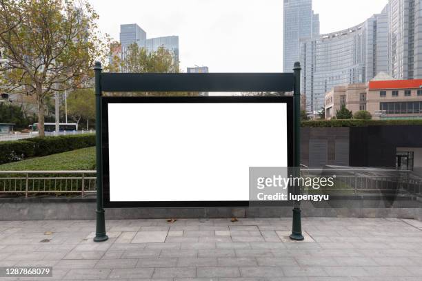 blank billboard - horizontal stock-fotos und bilder