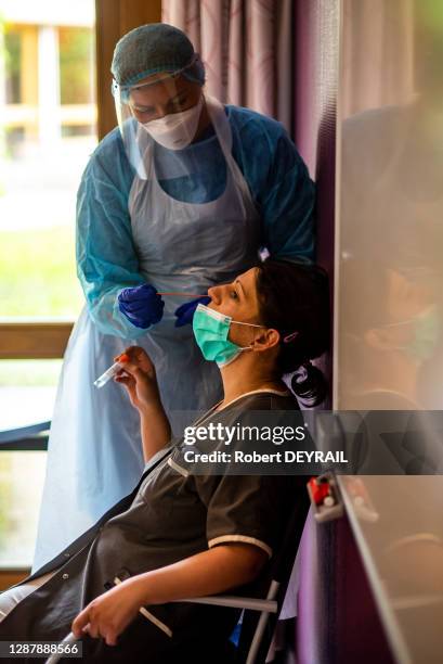 Opération de dépistage du coronavirus COVID-19 à l'EPHAD "La Maison d'Annie" à Saint-Victor-Sur-Loire afin de tester les résidents et le personnel...