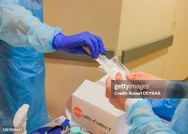 Opération de dépistage du coronavirus COVID-19 à l'EPHAD "La Maison d'Annie" à Saint-Victor-Sur-Loire afin de tester les résidents et le personnel...