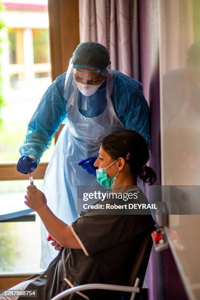 Opération de dépistage du coronavirus COVID-19 à l'EPHAD "La Maison d'Annie" à Saint-Victor-Sur-Loire afin de tester les résidents et le personnel...