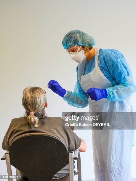 Opération de dépistage du coronavirus COVID-19 à l'EPHAD "La Maison d'Annie" à Saint-Victor-Sur-Loire afin de tester les résidents et le personnel...