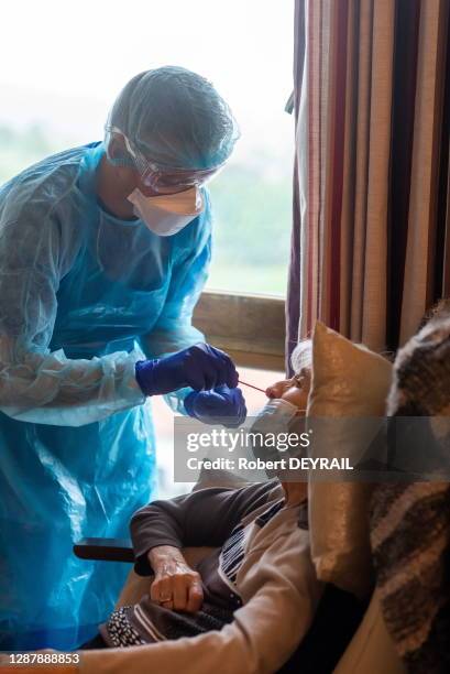 Opération de dépistage du coronavirus COVID-19 à l'EPHAD "La Maison d'Annie" à Saint-Victor-Sur-Loire afin de tester les résidents et le personnel...