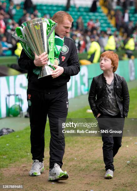V ST JOHNSTONE.CELTIC PARK - GLASGOW.Celtic manager Neil Lennon strolls around the pitch with his son Gallagher and the Clydesdale Bank Premier...