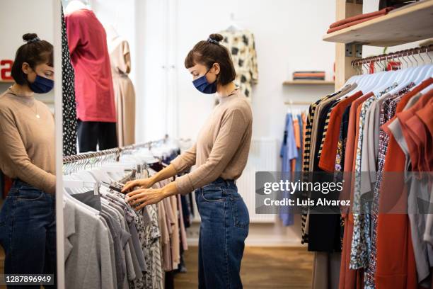 woman with face mask shopping at boutique - generation z covid stock pictures, royalty-free photos & images