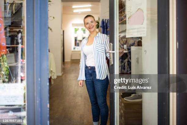 fashion store reopening post pandemic lockdown - shop reopening stock pictures, royalty-free photos & images