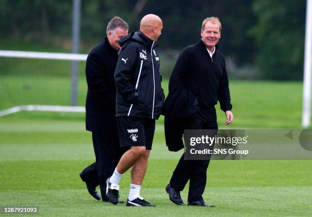 Scotland legend Murdo MacLeod speaks with Rangers assistant manager Kenny McDowall during training.