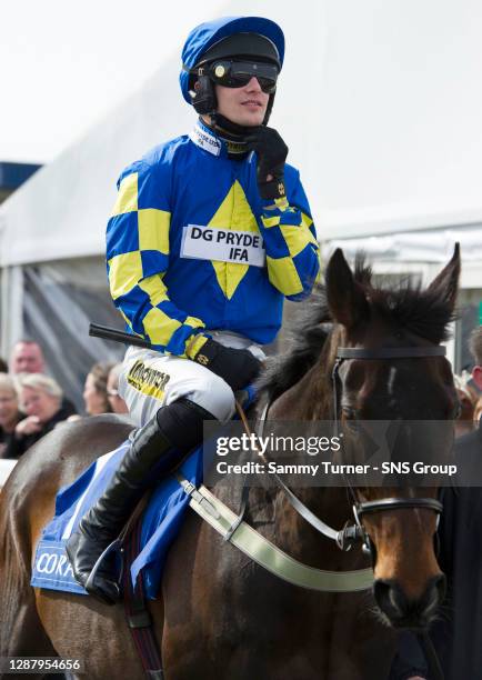 Ryan Mania riding Auroras Encore makes his way to the start line