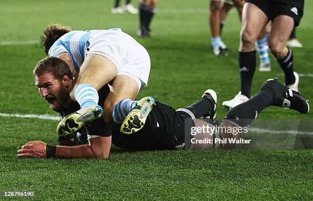 Kieran Read of the All Blacks goes over to score his try during quarter final four of the 2011 IRB Rugby World Cup between New Zealand and Argentina...