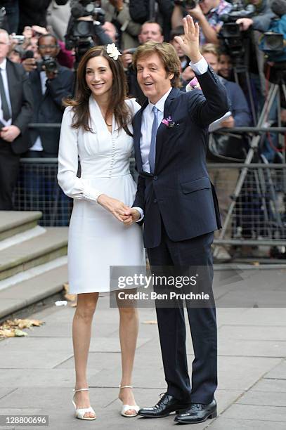 Nancy Shevell and Sir Paul McCartney arrive at Marylebone Registry Office for their civil ceremony marriage on October 9, 2011 in London, England.