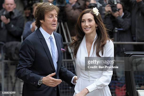 Nancy Shevell and Sir Paul McCartney arrive at Marylebone Registry Office for their civil ceremony marriage on October 9, 2011 in London, England.