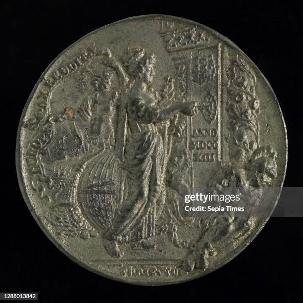 Daniël Drappentier, Medal on the conclusion of the peace of Utrecht, penning visual material lead metal, peace closes door of Janustempel Mars is...